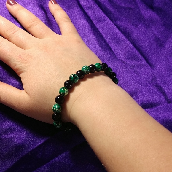 green and black bracelet 💚🖤 - Picture 2 of 5
